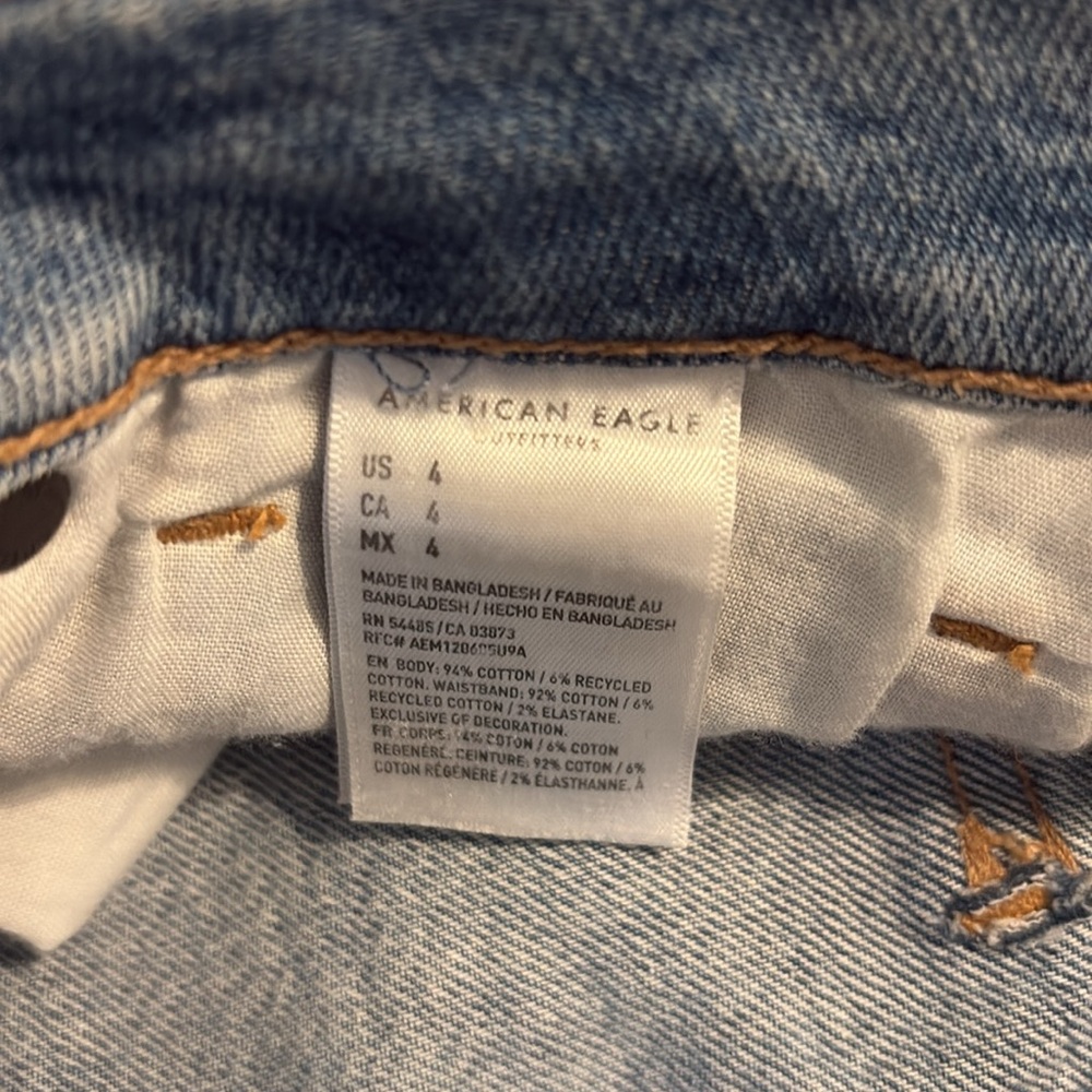 American Eagle Light Wash Distressed High Rise Cut Off Mom Shorts 4 - Picture 10 of 10